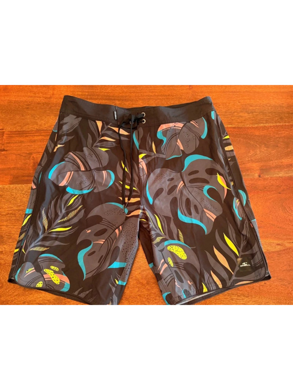 O’Neill Hyperfreak Mysto Scallop 19” Boardshorts Men’s 30 Black Tropical NWT